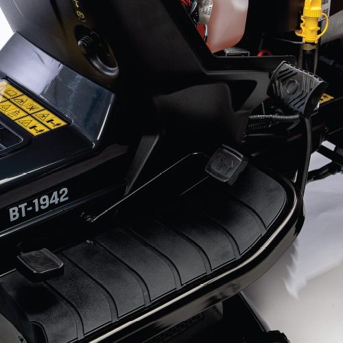 Trator Cortador de Grama Branco BT-1942 19,0 HP - à gasolina - corte 42 pol